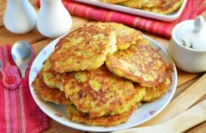 Smažené bramboráky se sýrem a šunkou – Připravte si tuto večeři!