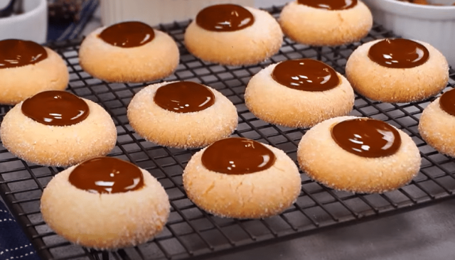 Mléčné domácí sušenky s náplní: Jednoduchý recept ideální ke kávě