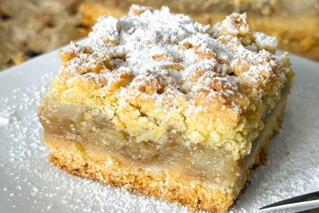 Jednoduchý jablečný koláč hotový za 35 minut – nadýchaný a krásně vláčný