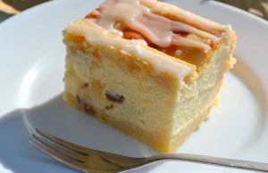 Nevíte co k odpolední kávě? Vyzkoušejte skvělý koláč s vanilkovým krémem a bílou polevou! Jemný koláč s vanilkovým krémem a bílou polevou Prima Inspirace