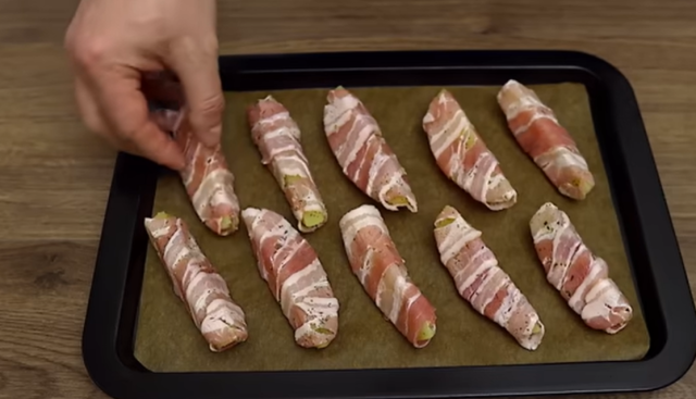 Pečené brambory ve slanině – jednoduchá příloha, která zmizí dřív než hlavní chod