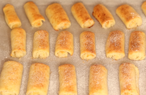 Recept na skvělé a rychle připravené tvarohové sušenky s kokosem! Tvarohové sušenky s kokosem – křehké, rychlé a hotové za pár minut