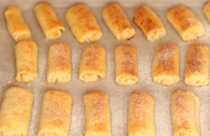 Recept na skvělé a rychle připravené tvarohové sušenky s kokosem! Tvarohové sušenky s kokosem – křehké, rychlé a hotové za pár minut