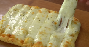 Sýrové tyčinky s česnekem – rychlá slaná pochoutka pro každou návštěvu