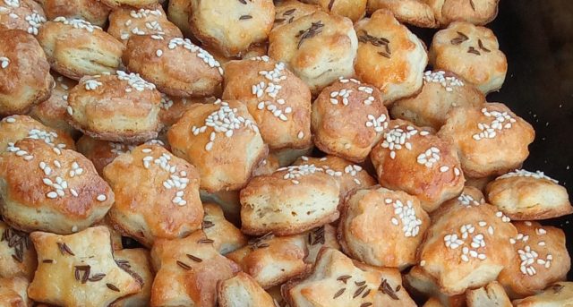 Rychlé slané pečivo z tavených sýrů a másla: k vínu, pivu i jen tak na zakousnutí