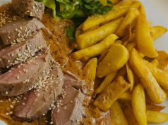 Vepřová panenka se slaninovou pepřovou omáčkou – šťavnatá, rychlá a luxusní večeře