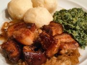 Vepřové výpečky, špenát a bramborové knedlíky