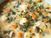 Zeleninová polévka s kuřecím masem a smetanou – poctivý vývar, spousta zeleniny a jemná smetanová chuť