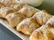 Zmuchlanci z listového těsta s jablky – rychlé a výborné pohoštění Zmuchlanci z listového těsta s jablky a skořicovým cukrem: rychlý a voňavý dezert