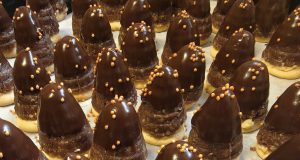 Včelí úlky s krémem – tradiční nepečené vánoční cukroví