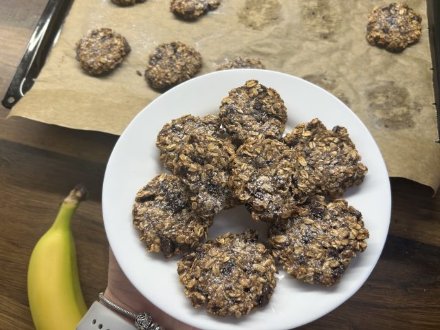 Banánové sušenky z ovesných vloček – zdravé cookies ze 3 surovin