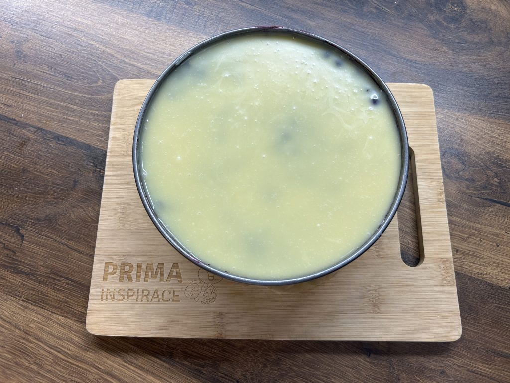 Borůvkový koláč s bílou čokoládou