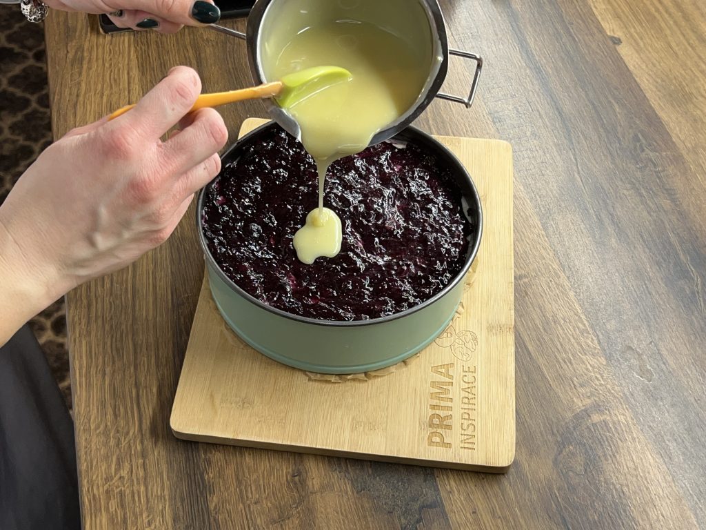 Borůvkový koláč s bílou čokoládou