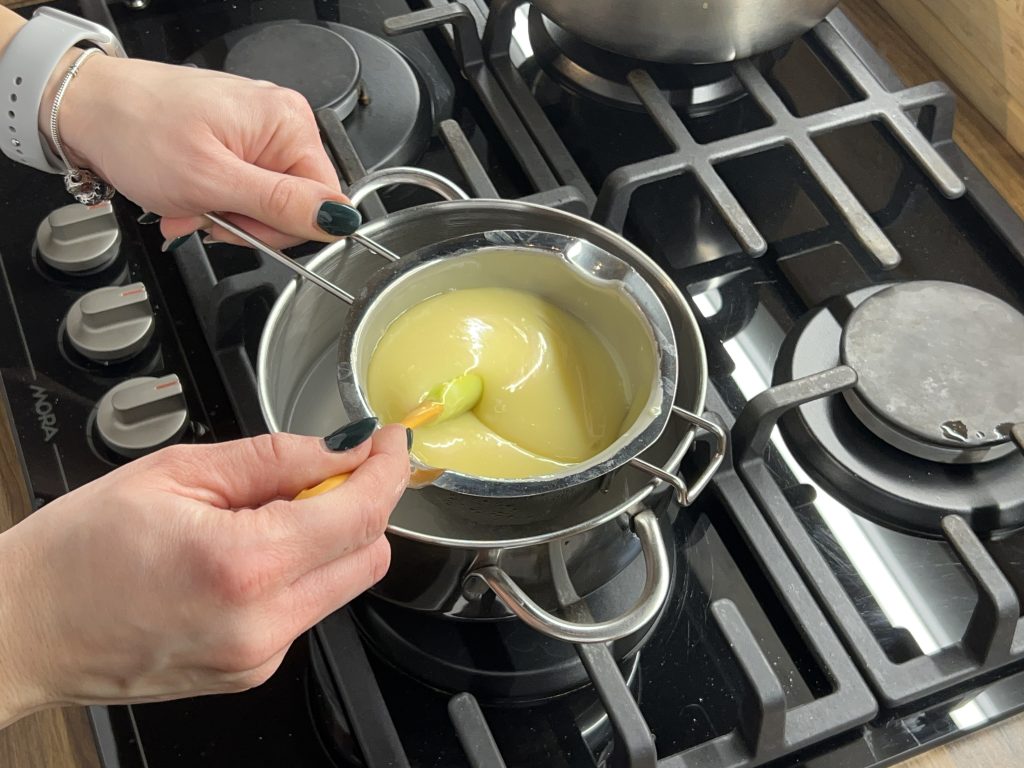 Borůvkový koláč s bílou čokoládou