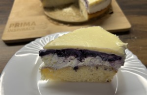 Borůvkový koláč s bílou čokoládou Borůvkový koláč s bílou čokoládou: Luxusní dezert s mascarpone krémem