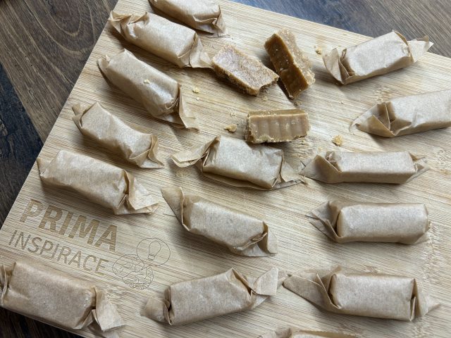 Domácí krovky z kondenzovaného mléka: Poctivé karamelky jako od babičky Domácí krovky z kondenzovaného mléka: Poctivé karamelky jako od babičky