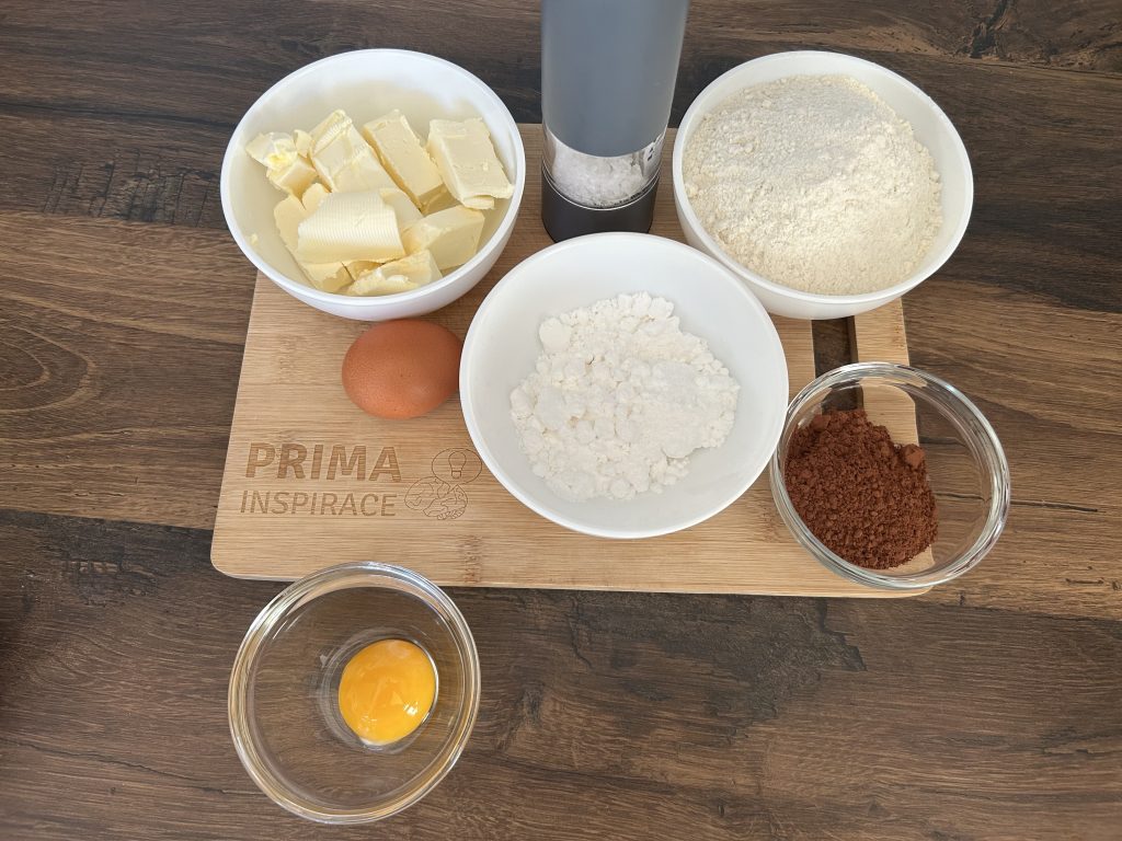 Neodolatelné kakaové sušenky s karamelizovaným ovocem a ořechy