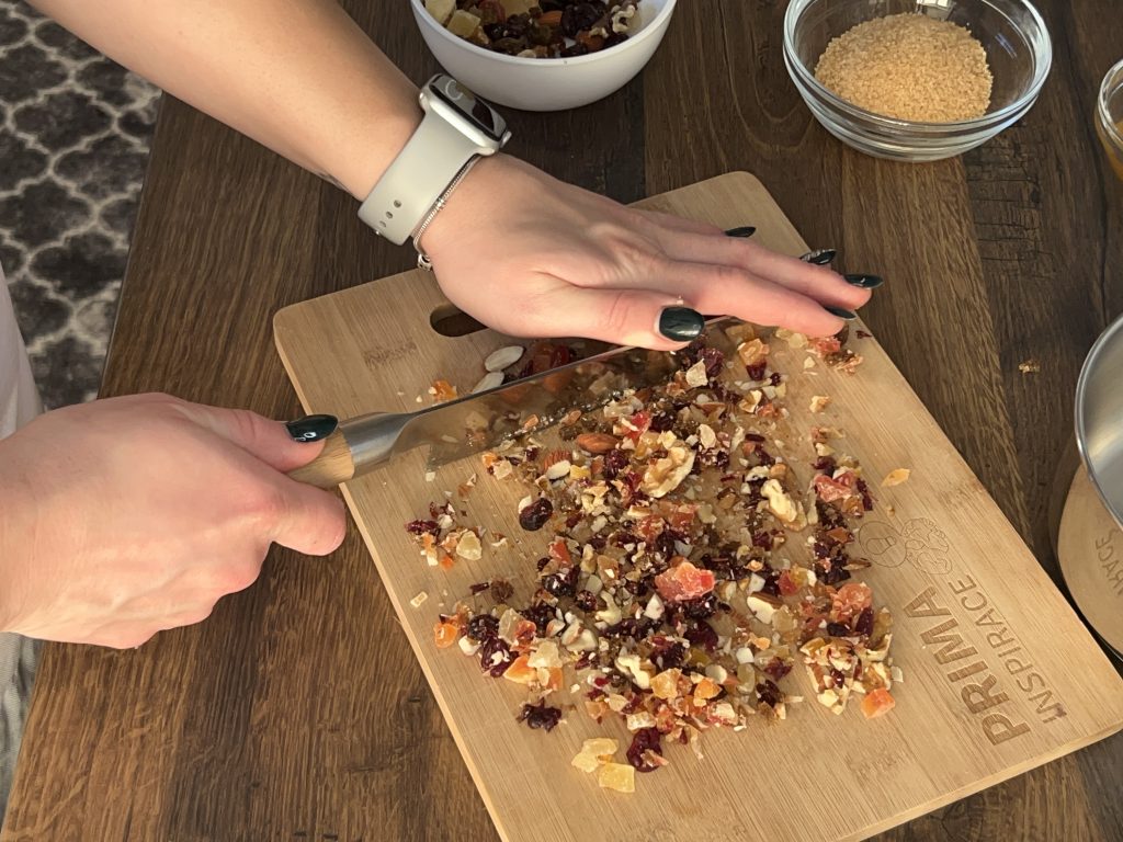 Neodolatelné kakaové sušenky s karamelizovaným ovocem a ořechy