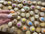 Ledovky s vanilkovým pudinkovým krémem a citronovou polevou Ledovky s vanilkovým pudinkovým krémem a citronovou polevou