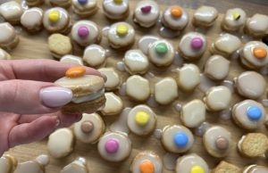 Ledovky s vanilkovým pudinkovým krémem a citronovou polevou Ledovky s vanilkovým pudinkovým krémem a citronovou polevou