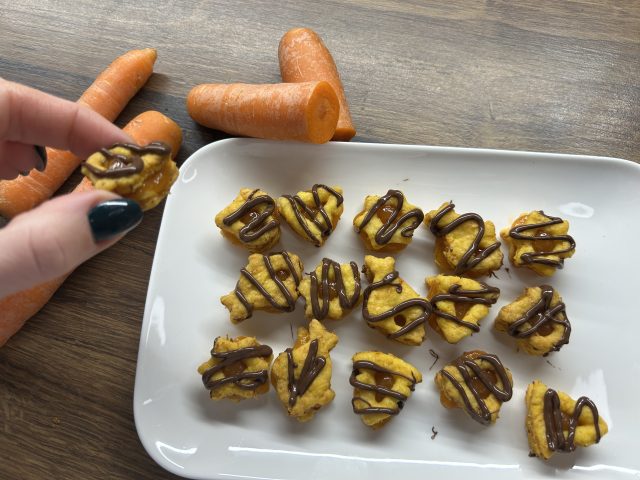 Mrkvové cukroví s marmeládou a čokoládou – vláčné, jemné a krásně měkké