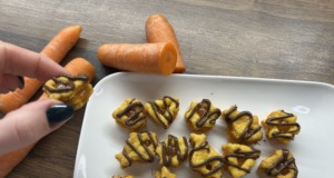 Mrkvové cukroví s ovocnou marmeládou a čokoládovou polevou Mrkvové cukroví s marmeládou a čokoládou – vláčné, jemné a krásně měkké
