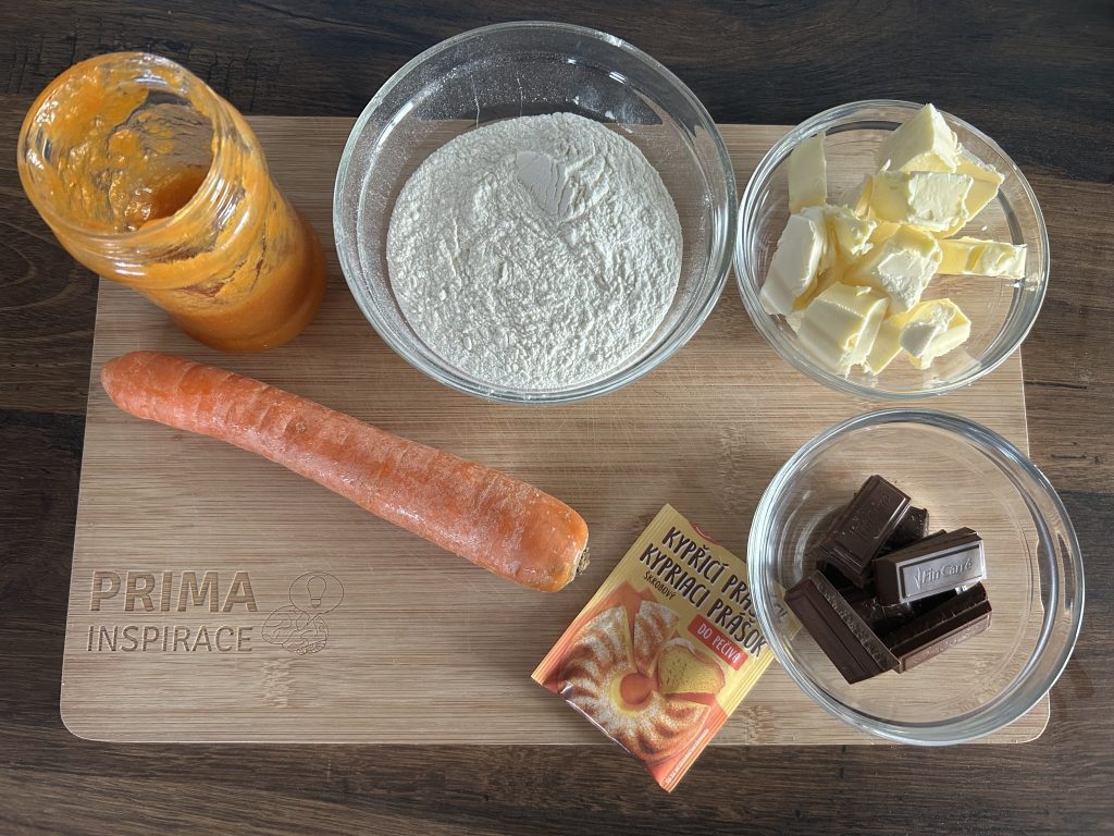 Mrkvové cukroví s ovocnou marmeládou a čokoládovou polevou