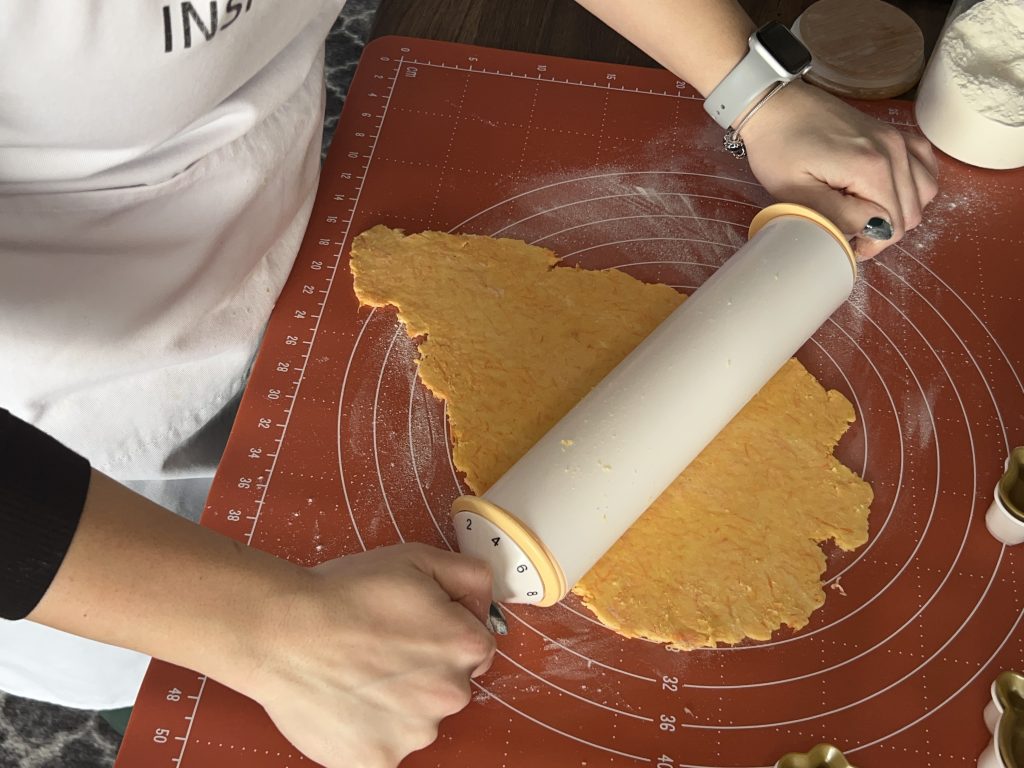 Mrkvové cukroví s ovocnou marmeládou a čokoládovou polevou