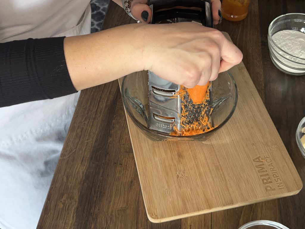 Mrkvové cukroví s ovocnou marmeládou a čokoládovou polevou