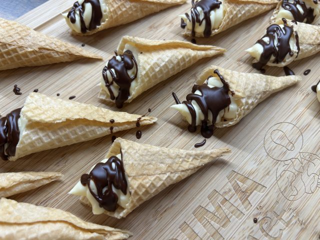 Oplatkové zmrzlinky s vanilkovým krémem a čokoládou: Nepečený dezert bez námahy