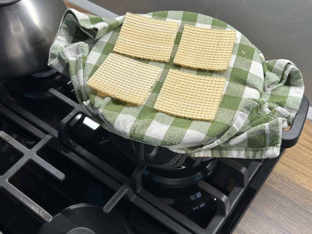 Domácí oplatkové zmrzlinky s vanilkovým krémem a čokoládou