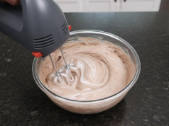 Vláčný ořechový krém s kávou – jemná náplň do dortů i řezů Vláčný ořechový krém s kávou – jemná náplň do dortů i řezů