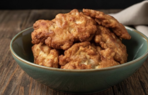 Nevíte co si připravit k víkendovému obědu? Vyzkoušejte tyto střapaté řízky! Střapaté kuřecí řízky bez trojobalu – rychlý a šťavnatý oběd z pánve