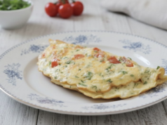 Nevíte co teplého k večeři? Vyzkoušejte tyto slané sýrové palačinky! Sýrové palačinky se zeleninou – rychlá a jednoduchá večeře