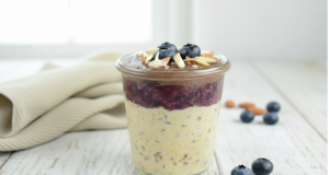 Vločkový pohár s borůvkami a čokoládou: zdravá snídaně, co chutná jako dezert