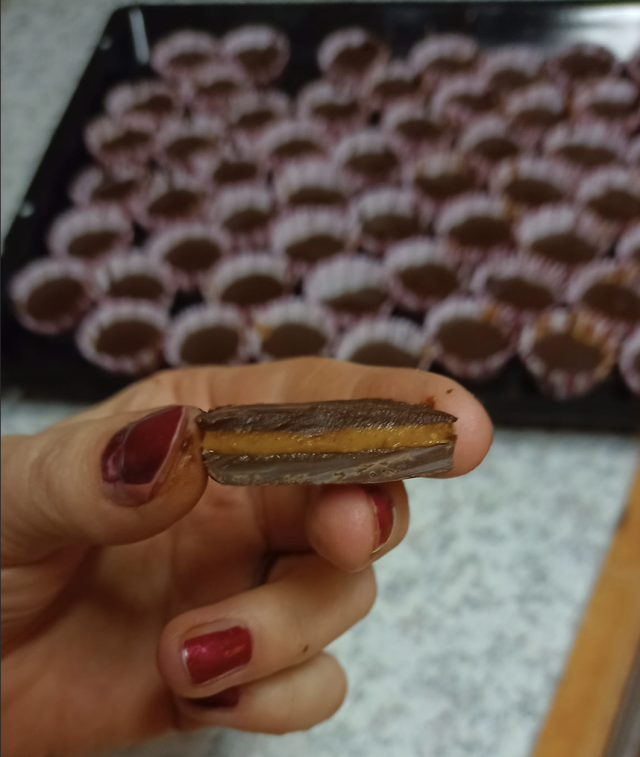 Reese’s košíčky bez pečení – čokoládové košíčky s arašídovým máslem