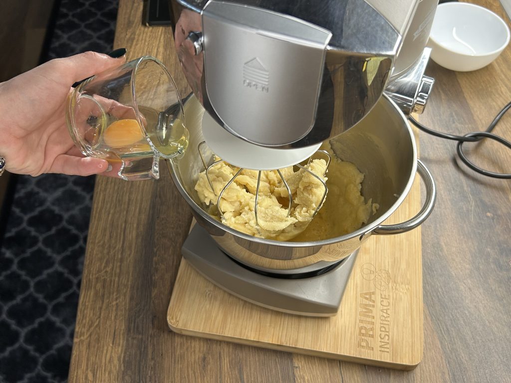 Křehké věnečky s vanilkovým pudinkovým krémem