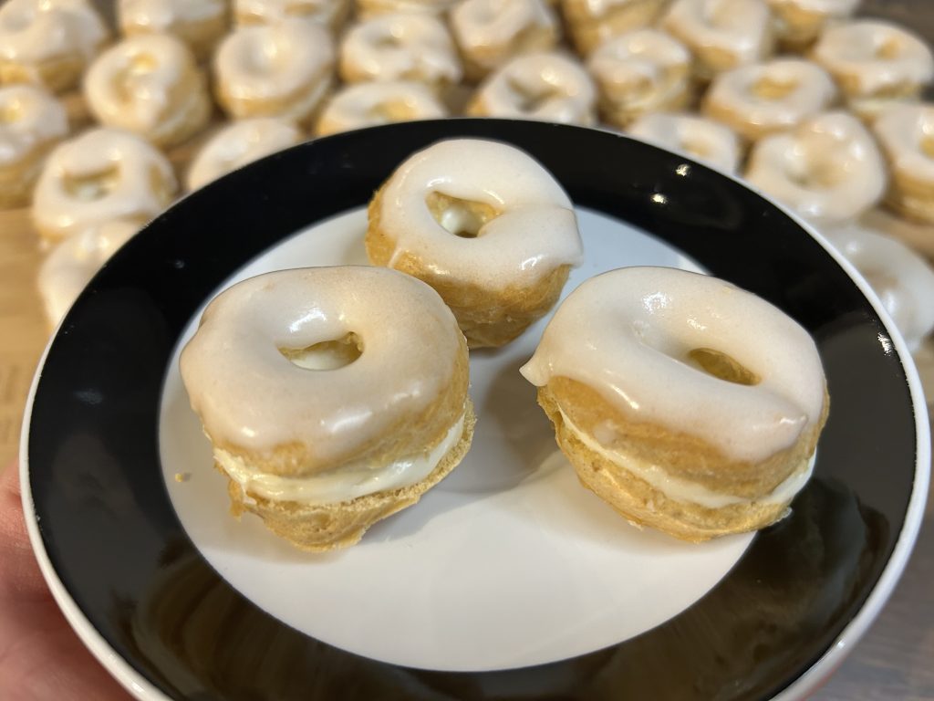 Křehké věnečky s vanilkovým pudinkovým krémem