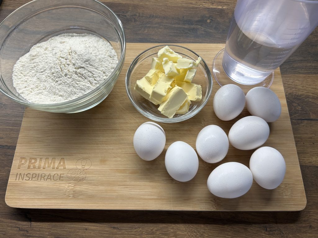 Křehké věnečky s vanilkovým pudinkovým krémem