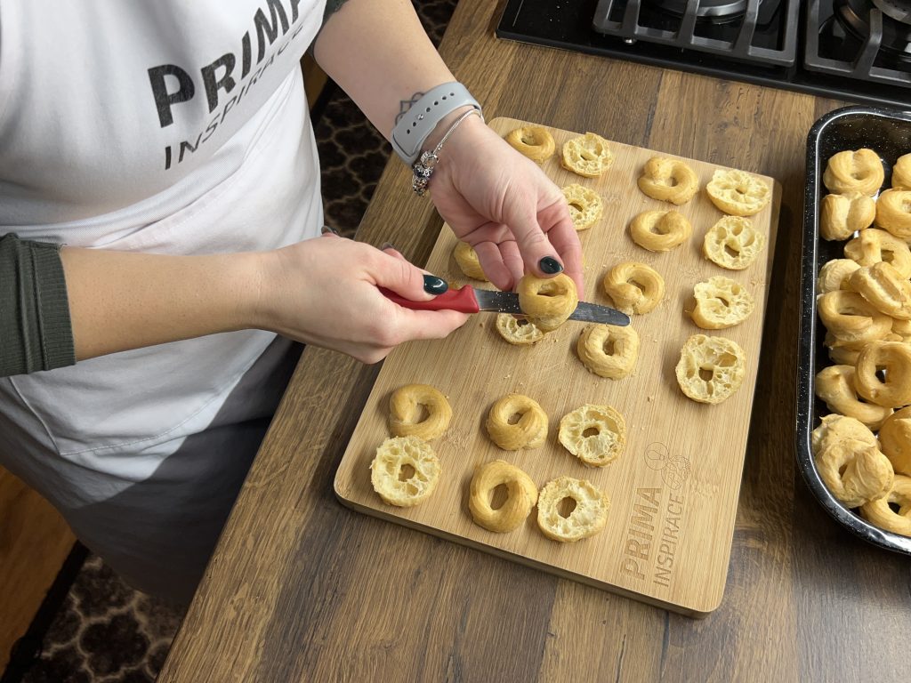 Křehké věnečky s vanilkovým pudinkovým krémem