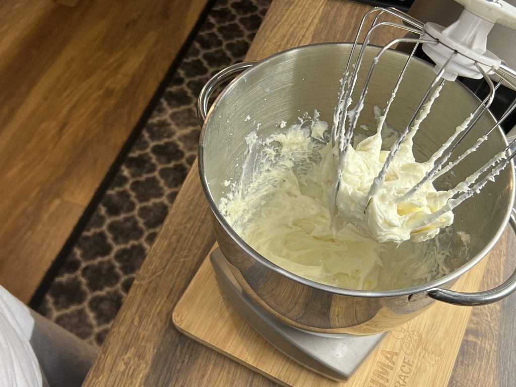 Křehké věnečky s vanilkovým pudinkovým krémem