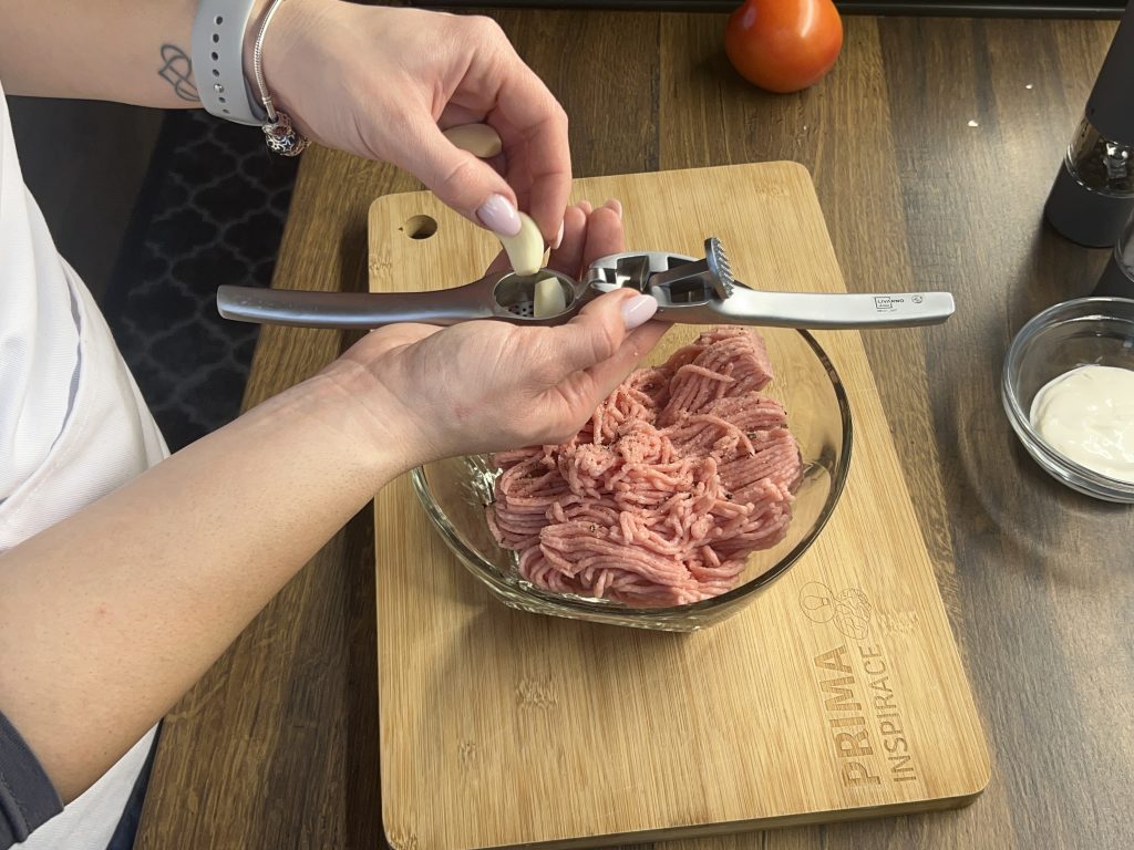 Zelný steak zapečený s mletým masem