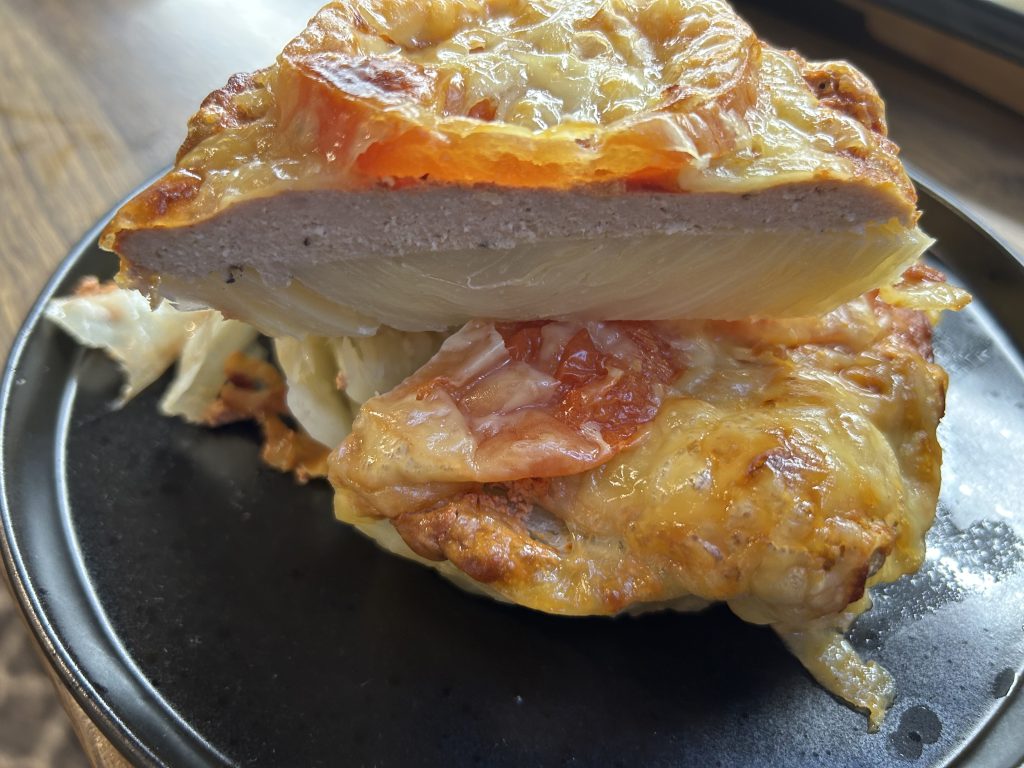 Zelný steak zapečený s mletým masem