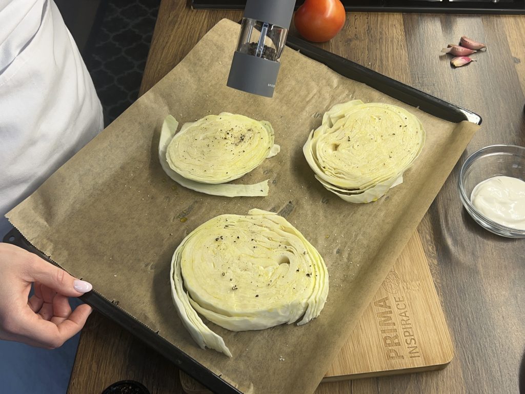 Zelný steak zapečený s mletým masem