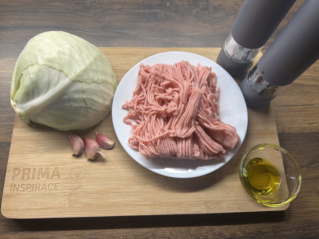 Zelný steak zapečený s mletým masem