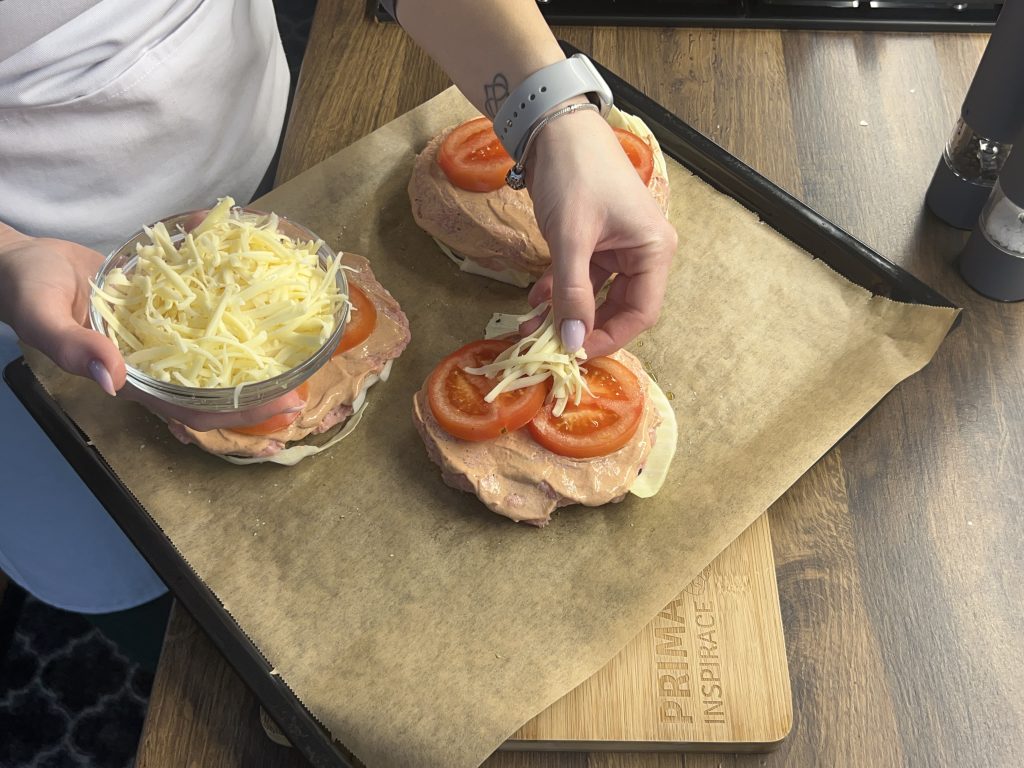 Zelný steak zapečený s mletým masem