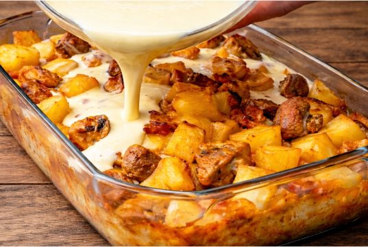 Recept pro všechny milovníky brambor – Jednoduchý, rychlý a z jednoho pekáče