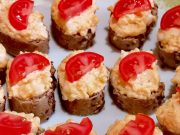 Pikantní sýrová pomazánka s česnekem: hit vánočního a silvestrovského pohoštění