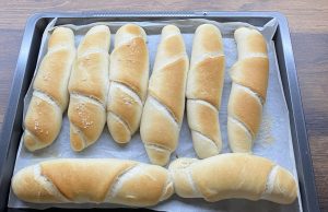 Domácí rohlíky jako z pekárny – nadýchané, křupavé a voňavé