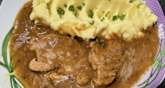 Vepřové plecko na kmíně s bramborovou kaší